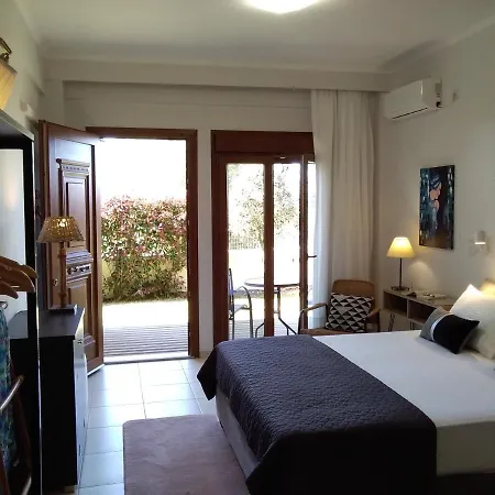 Adelais Tsoukaládhes