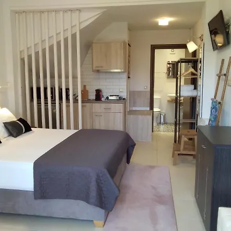 Adelais Apartment